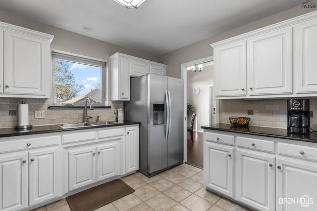 10 PARK PLACE CIRCLE, Iowa Park, TX 76367