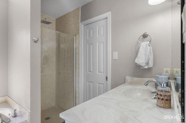 10 PARK PLACE CIRCLE, Iowa Park, TX 76367