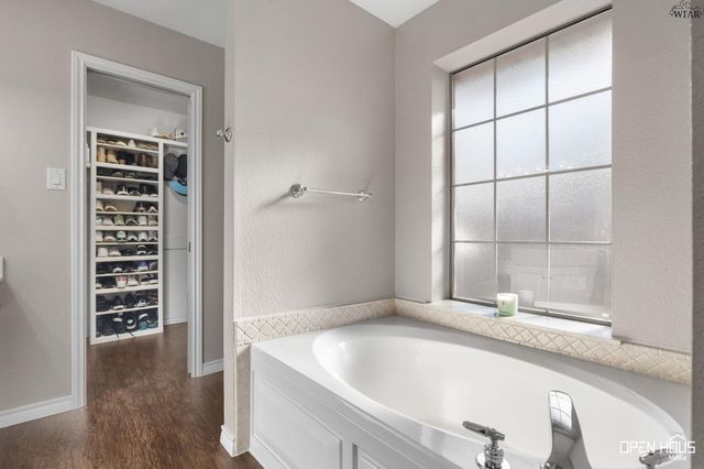 10 PARK PLACE CIRCLE, Iowa Park, TX 76367