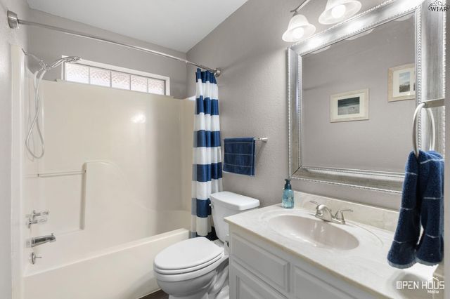 10 PARK PLACE CIRCLE, Iowa Park, TX 76367