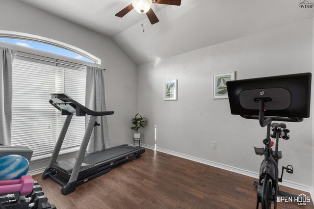 10 PARK PLACE CIRCLE, Iowa Park, TX 76367