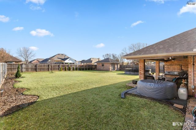 10 PARK PLACE CIRCLE, Iowa Park, TX 76367