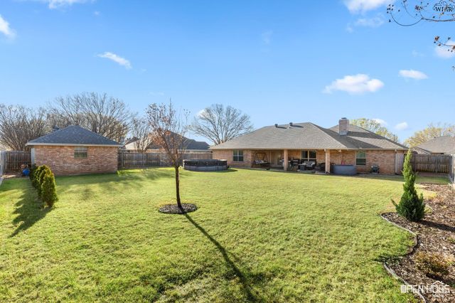 10 PARK PLACE CIRCLE, Iowa Park, TX 76367