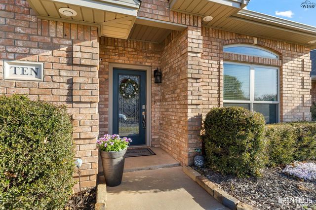 10 PARK PLACE CIRCLE, Iowa Park, TX 76367