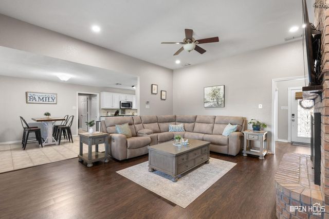 10 PARK PLACE CIRCLE, Iowa Park, TX 76367