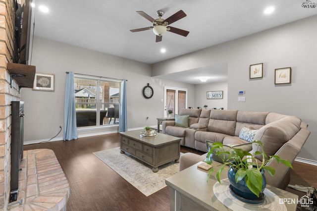 10 PARK PLACE CIRCLE, Iowa Park, TX 76367