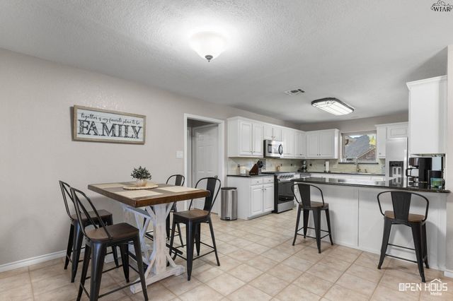 10 PARK PLACE CIRCLE, Iowa Park, TX 76367