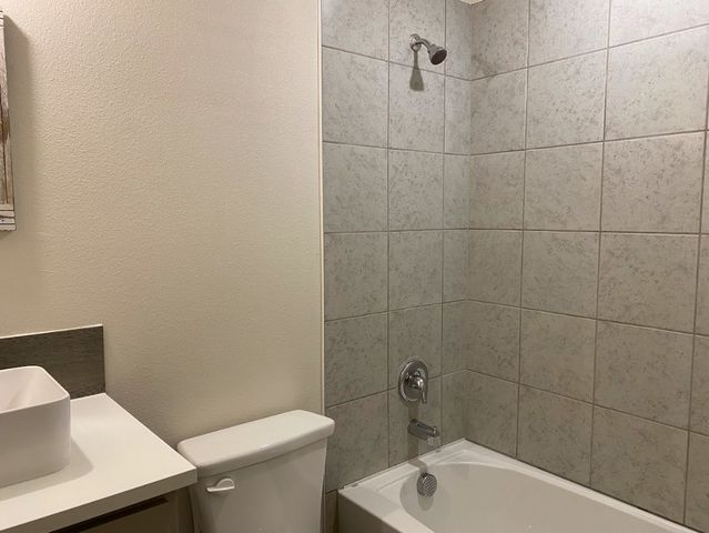 136 Bridlewood Lane, Bridgeport, TX 76426