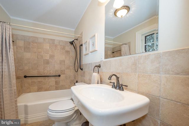 124 GRANDVIEW RD, Ardmore, PA 19003