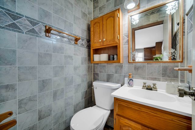 7305 W 75th Street, Bridgeview, IL 60455