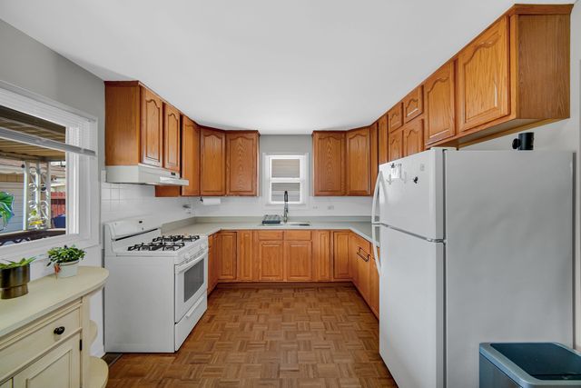 7305 W 75th Street, Bridgeview, IL 60455