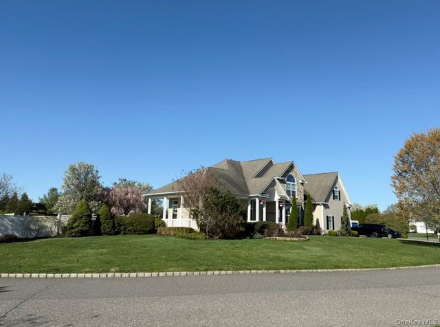 39 Sherwood Drive, Shoreham, NY 11786