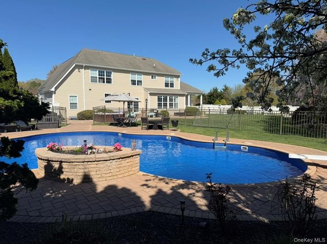 39 Sherwood Drive, Shoreham, NY 11786