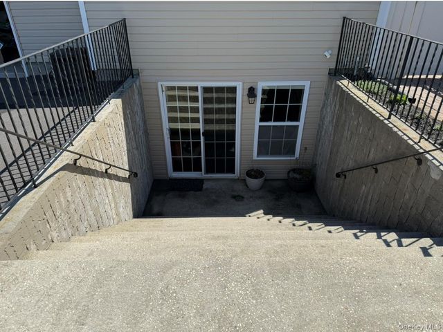 39 Sherwood Drive, Shoreham, NY 11786