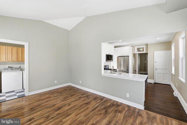 202 READING AVE, Barrington, NJ 08007