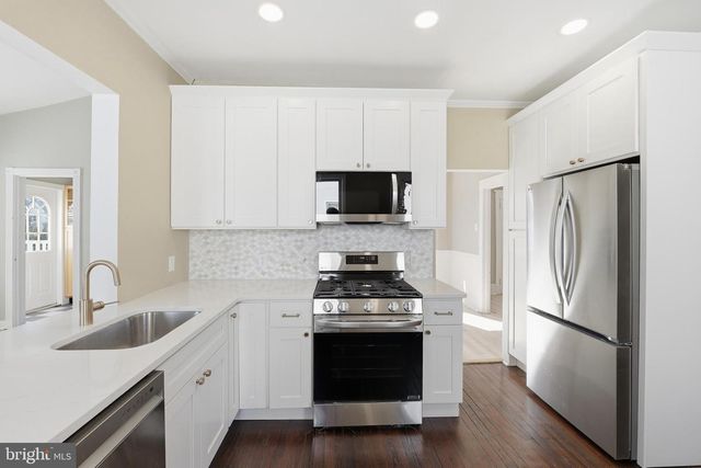 202 READING AVE, Barrington, NJ 08007