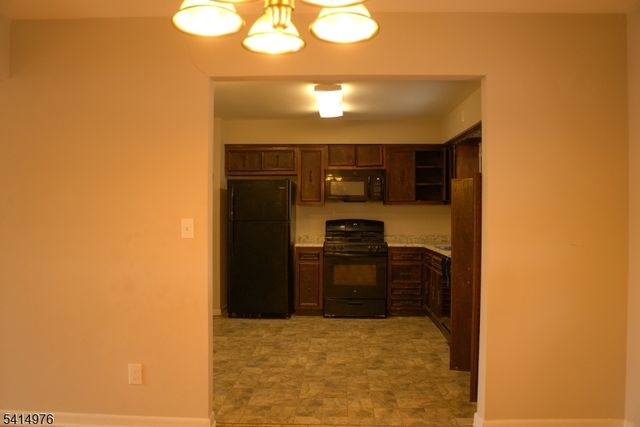 85 Rock Rd, Hawthorne Boro, NJ 07506