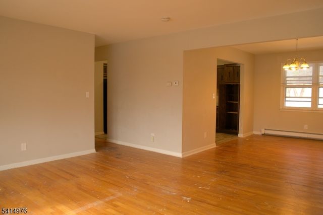 85 Rock Rd, Hawthorne Boro, NJ 07506