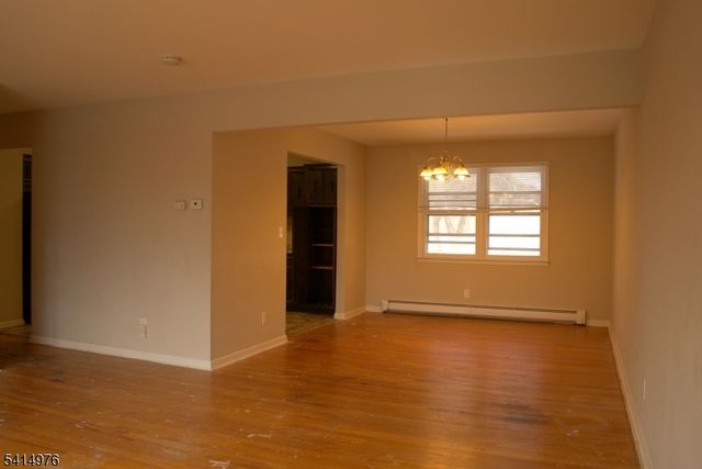 85 Rock Rd, Hawthorne Boro, NJ 07506