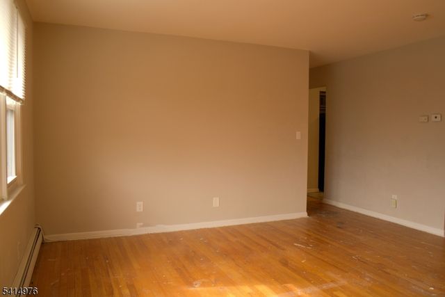 85 Rock Rd, Hawthorne Boro, NJ 07506