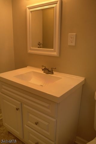 85 Rock Rd, Hawthorne Boro, NJ 07506