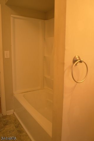 85 Rock Rd, Hawthorne Boro, NJ 07506