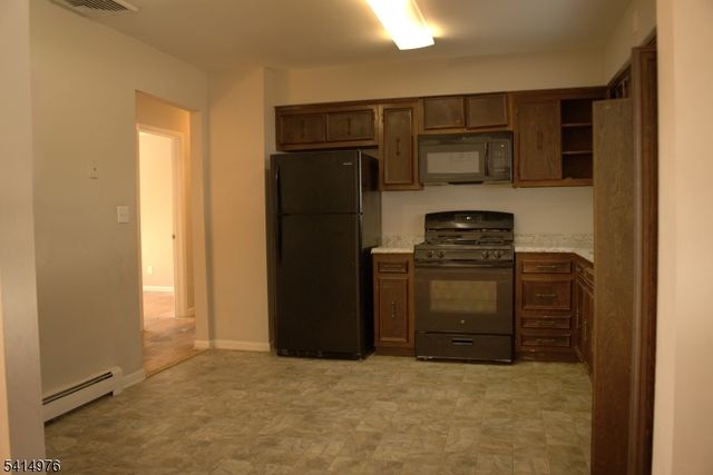 85 Rock Rd, Hawthorne Boro, NJ 07506