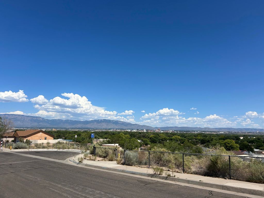 5209 LA BAJADA Road NW, Albuquerque, NM 87105
