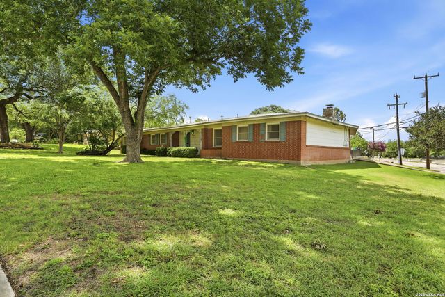900 CANTERBURY HILL ST, Terrell Hills, TX 78209