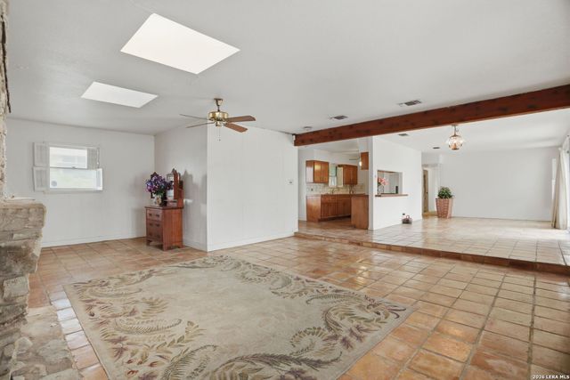 900 CANTERBURY HILL ST, Terrell Hills, TX 78209