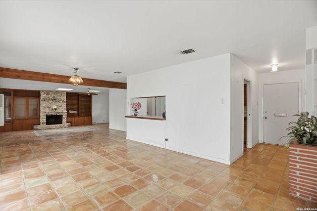 900 CANTERBURY HILL ST, Terrell Hills, TX 78209