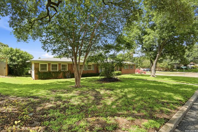 900 CANTERBURY HILL ST, Terrell Hills, TX 78209