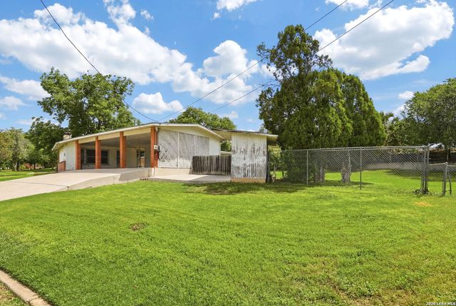 900 CANTERBURY HILL ST, Terrell Hills, TX 78209