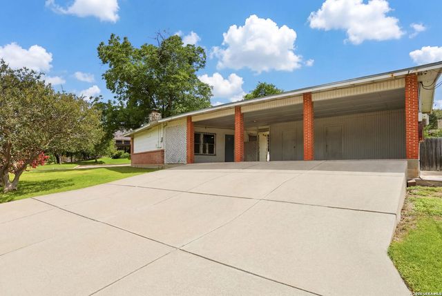 900 CANTERBURY HILL ST, Terrell Hills, TX 78209