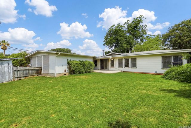 900 CANTERBURY HILL ST, Terrell Hills, TX 78209