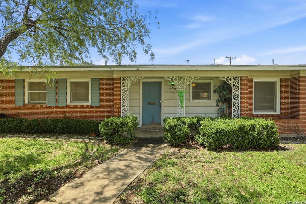 900 CANTERBURY HILL ST, Terrell Hills, TX 78209