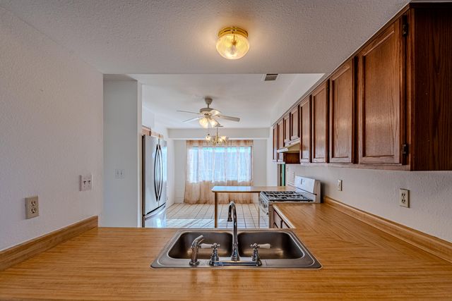 849 Nicklaus Drive SE, Rio Rancho, NM 87124