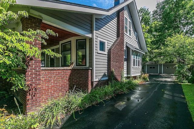 2593 Canterbury Road, Cleveland Heights, OH 44118