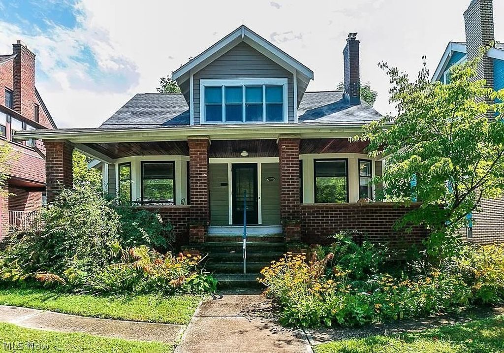 2593 Canterbury Road, Cleveland Heights, OH 44118