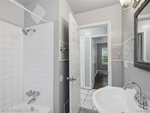 16476 Rossini Drive, Detroit, MI 48205