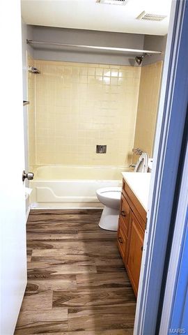 1332 Holgate Drive G3, Ballwin, MO 63021