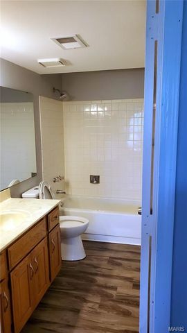 1332 Holgate Drive G3, Ballwin, MO 63021