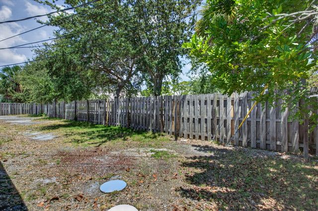 2607 NE 30TH Street, Fort Lauderdale, FL 33306