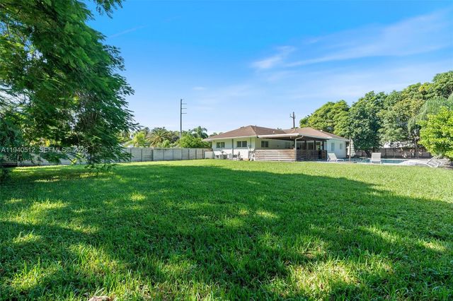 8121 SW 97th Ter, Miami, FL 33156