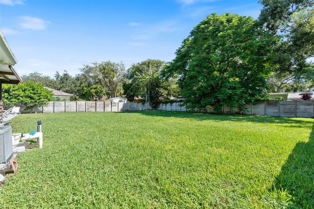 8121 SW 97th Ter, Miami, FL 33156