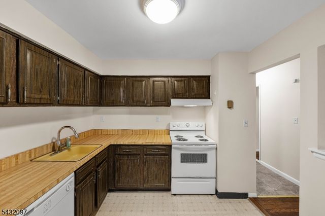 806 Eves Dr 3G, Hillsborough Twp., NJ 08844