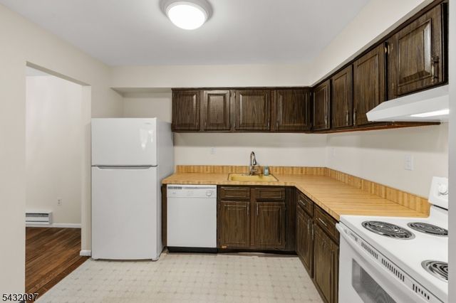 806 Eves Dr 3G, Hillsborough Twp., NJ 08844