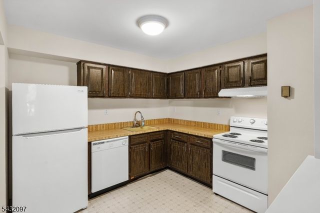 806 Eves Dr 3G, Hillsborough Twp., NJ 08844