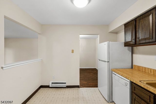 806 Eves Dr 3G, Hillsborough Twp., NJ 08844