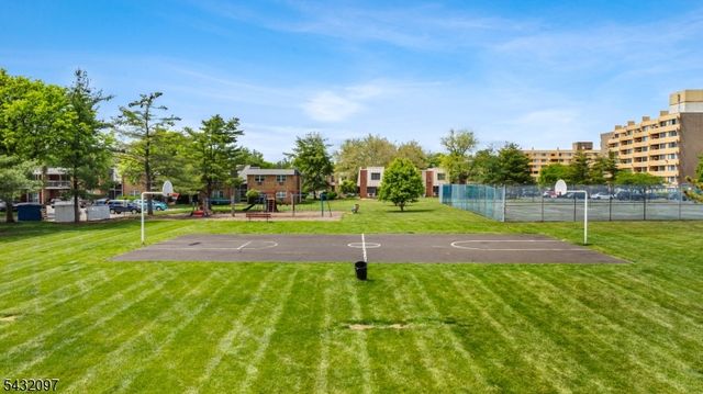 806 Eves Dr 3G, Hillsborough Twp., NJ 08844